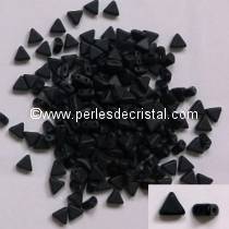10GR KHEOPS® BY PUCA BEADS 6MM - TRIANGLE GLASS COLOURS JET MATTED 23980/84100 - BLACK