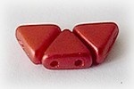 10GR KHEOPS® BY PUCA® BEADS 6MM - TRIANGLE GLASS COLOURS RED METALIC MAT 03000/01890