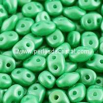 10GR SUPERDUO 2.5X5MM GLASS COLOURS PEARL SHINE LIGHT
GREEN 02010/24010