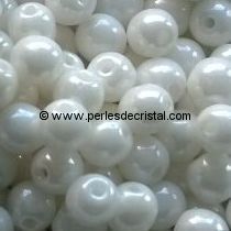 50 PERLES RONDES LISSES 4MM CHALKWHITE CERAMIC LOOK / OPAQUE WHITE 03000/14400